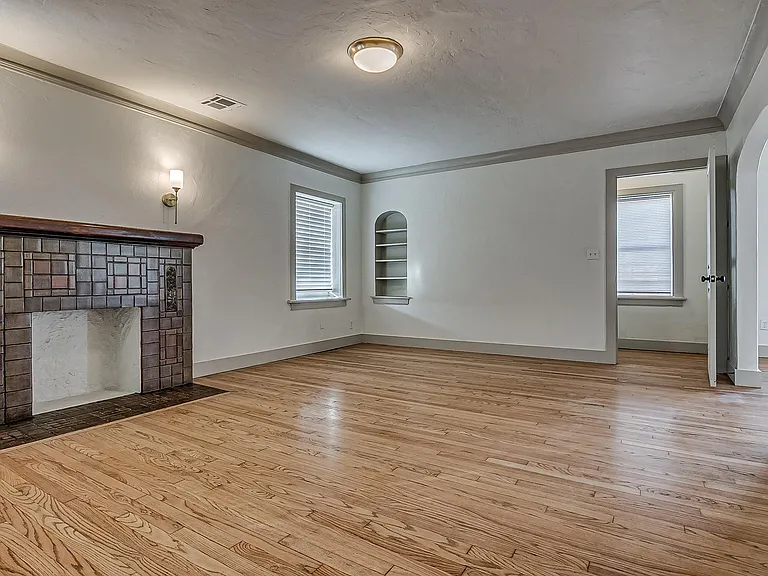2110 N Kelley Ave — Photo 35