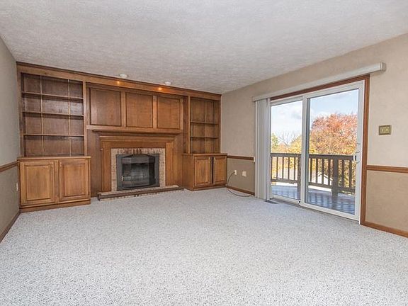 3rd image of 1043 Lexington Dr