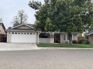 205 W Packwood Ct, Visalia, CA 93277