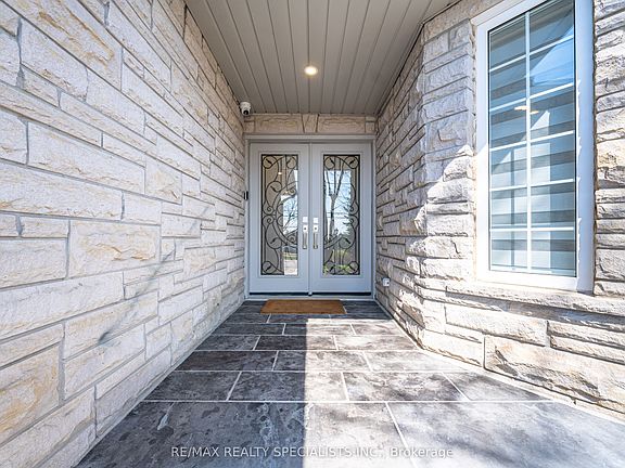 3rd image of 57 Fairview Rd W