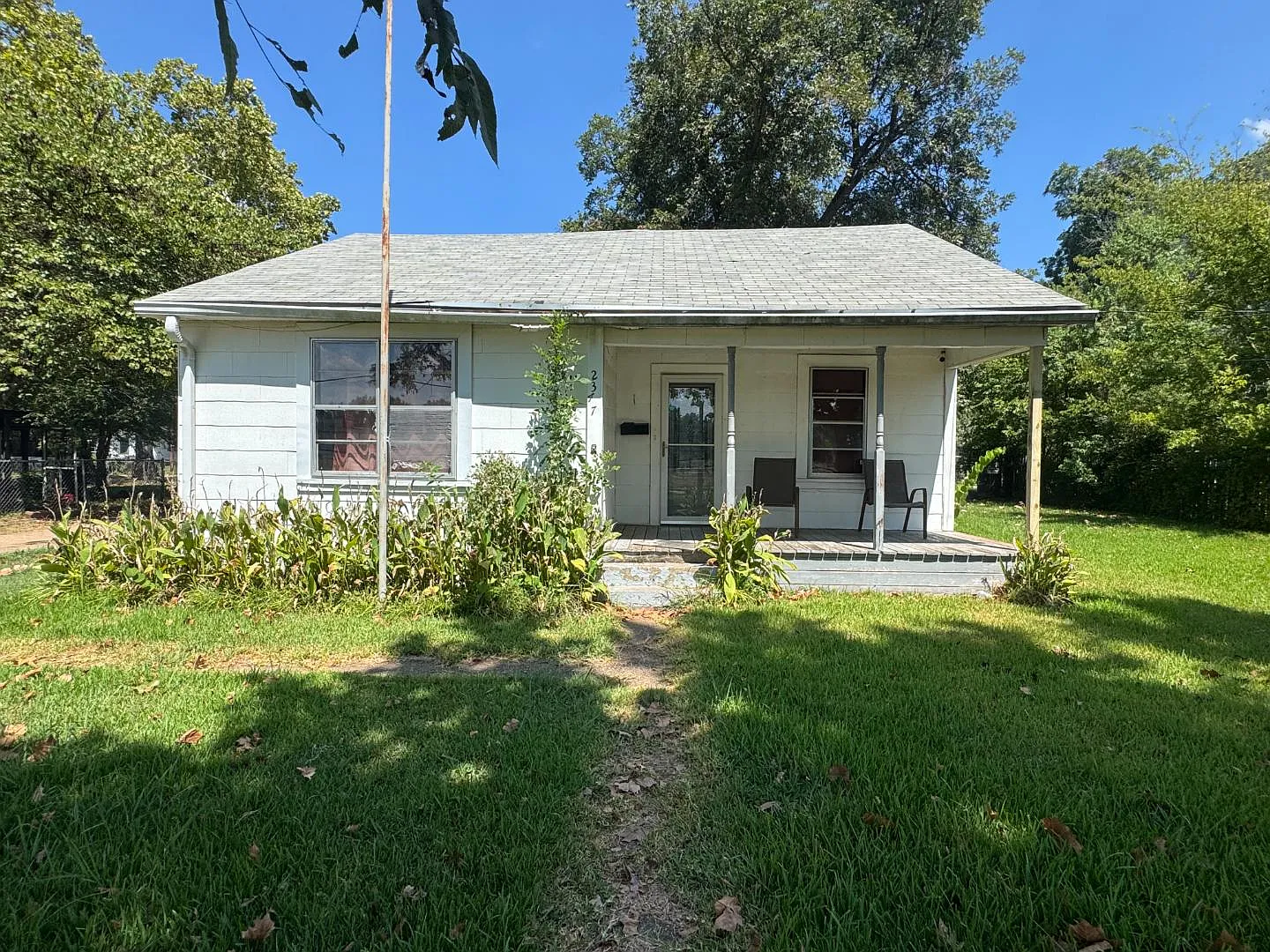 2347 Foster St — Photo 1