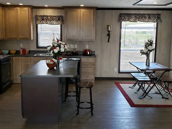 14889 Crop St, Huntsville, IL 62344