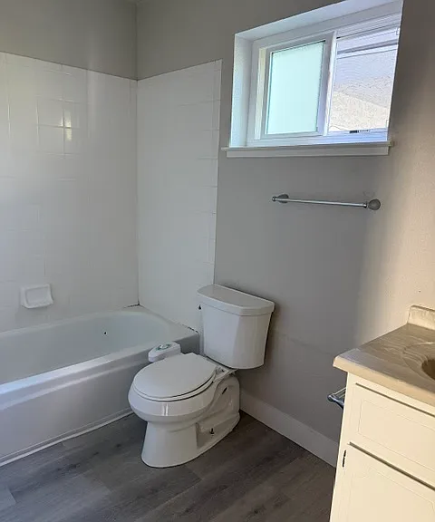 1095 Newhall St #B — Photo 6