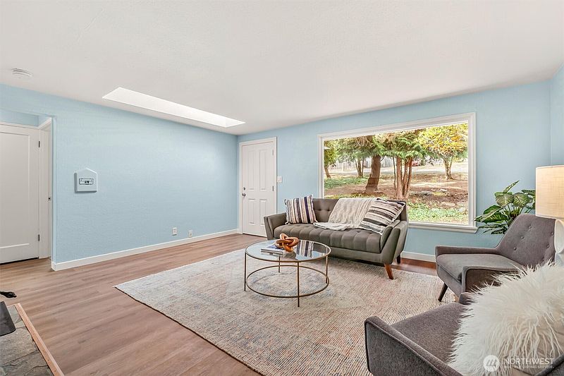 4th image of 17024 8th Avenue NE
