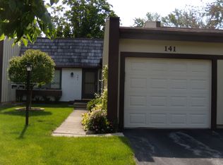 141 Cascade Dr, Indian Head Park, IL 60525