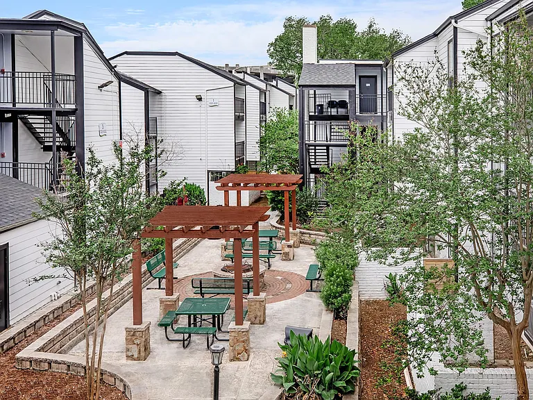Bayou Park Apartments — Photo 5