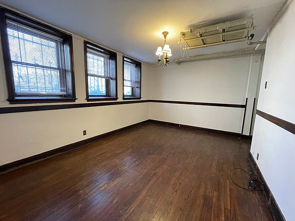 2nd image of 5714 S Kenwood Ave #Basement