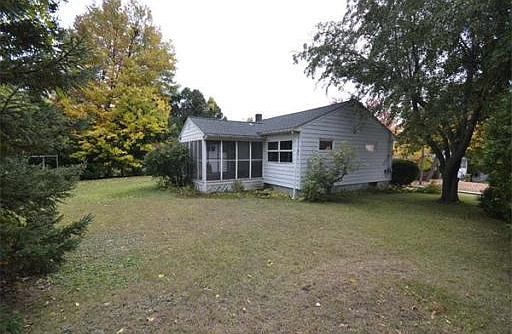 5th image of 46 Mariposa Ave