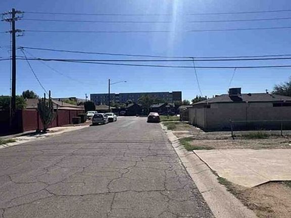 Exterior Neighborhood (street photo)