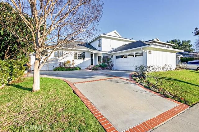 1st image of 22922 Juniper Ave