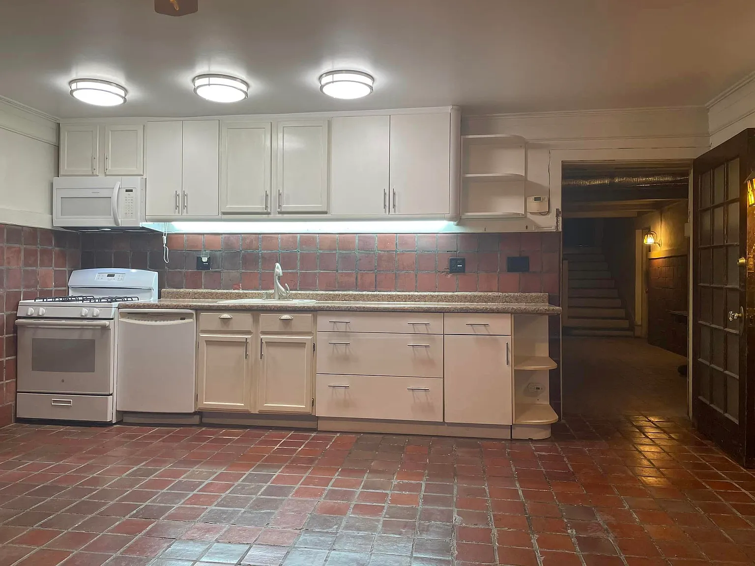 Studio, 650 sqft, $540 — Photo 4