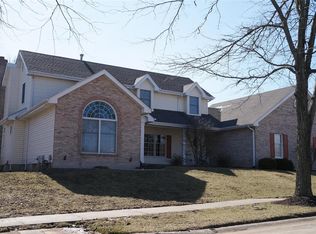 711 Meadow Cliff Dr, Saint Charles, MO 63303