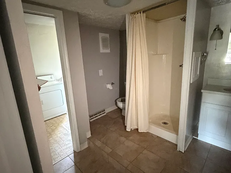 207 Glamorgan St NE — Photo 8