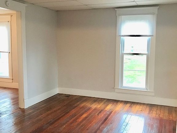 4th image of 1533 Asbury St