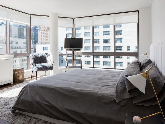 3rd image of 300 E 64th St APT 21A