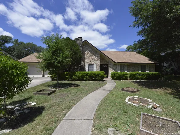 425 Golfcrest, Windcrest, TX 78239