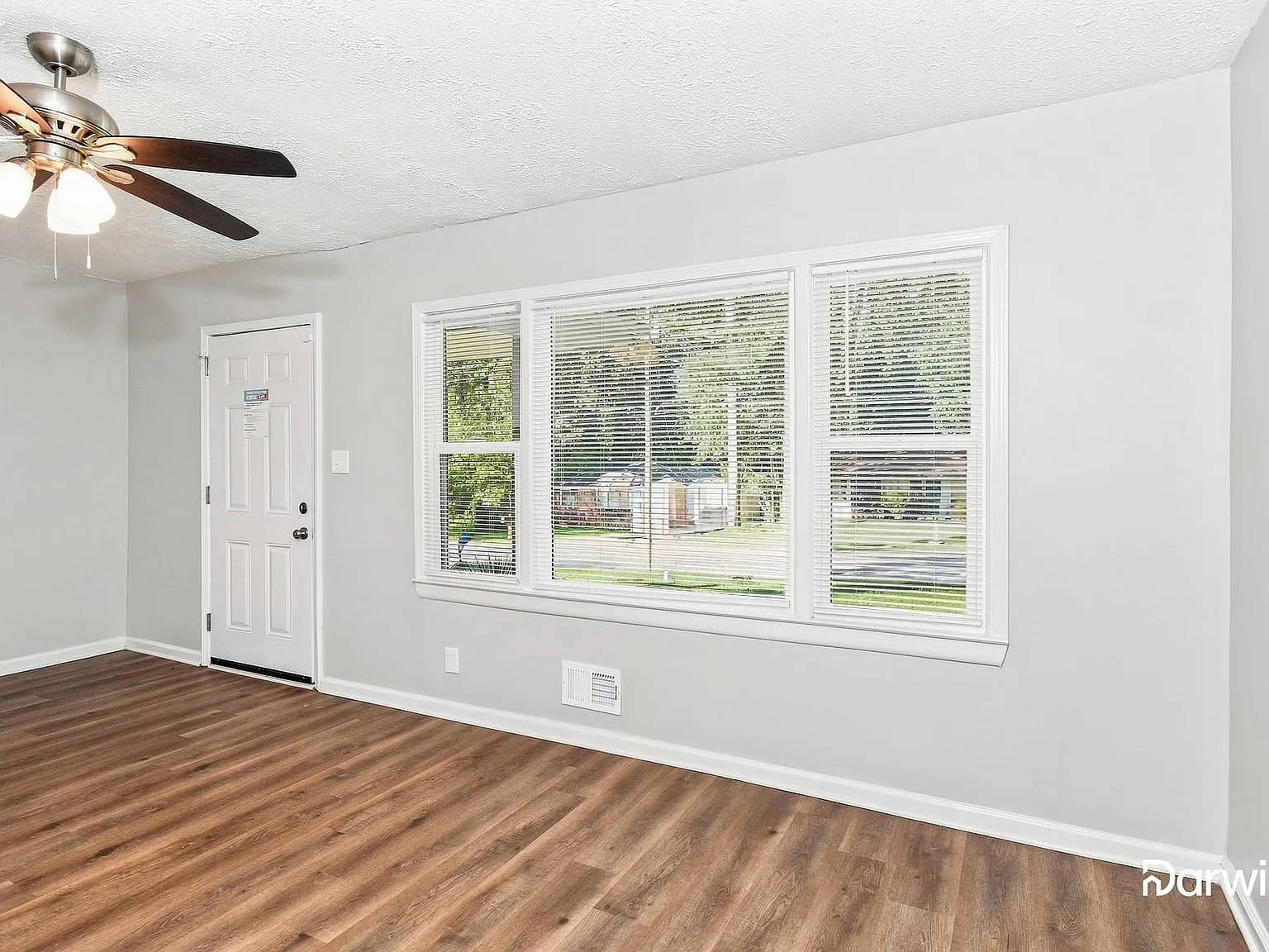 3 bed, 2.0 bath, 1451 sqft, $1,750 — Photo 4
