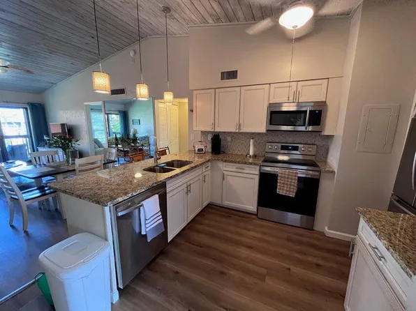 32 Greenbrier St APT 204, Marco Island, FL 34145