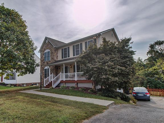 2nd image of 2528 Fountain Ln