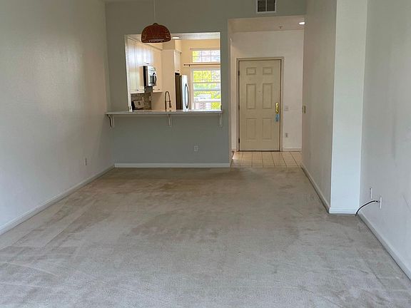 4th image of 333 Crescent Ct