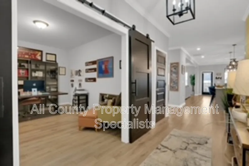 5 bed, 5.0 bath, 3678 sqft, $3,200 — Photo 3