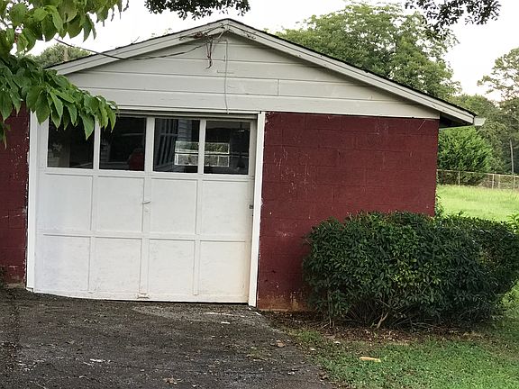 Detached garage