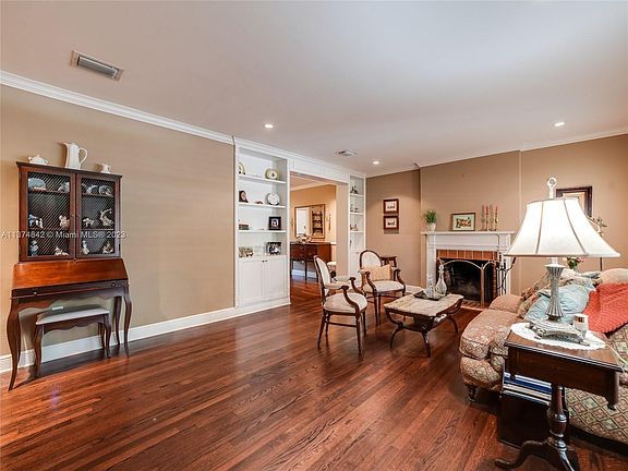 3rd image of 1410 Cantoria Ave