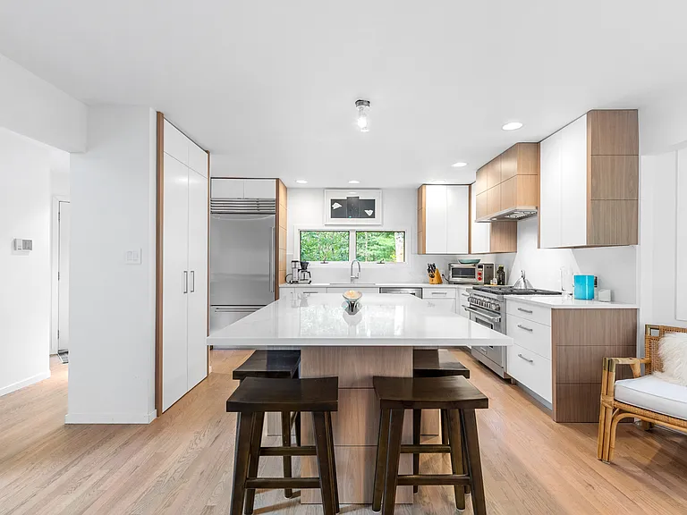 10 Whale Rock Ln — Photo 6