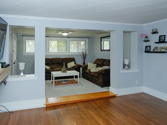 5th image of 305 N Riverview Dr