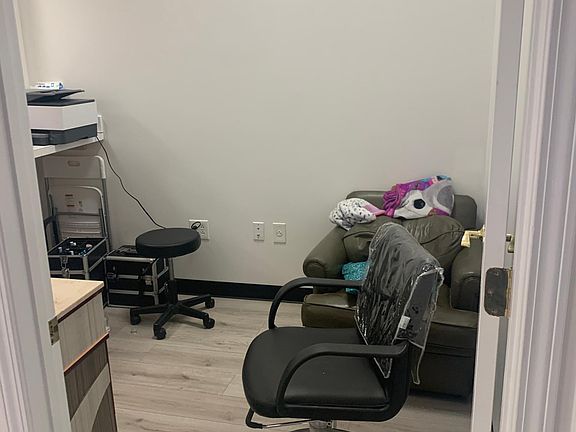 3rd image of 121 N Scottswood Blvd #2