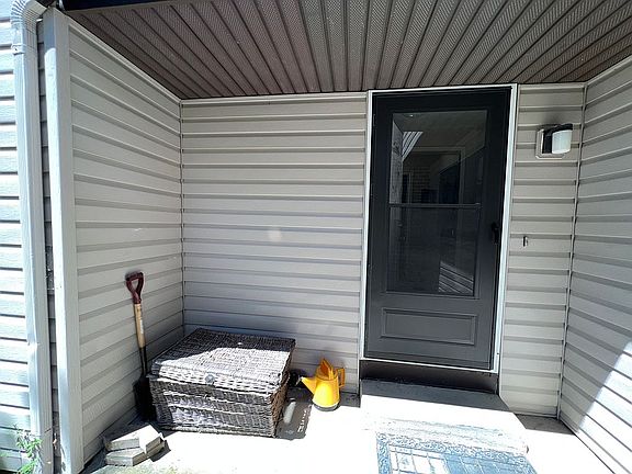 4th image of 1003 Forest Edge Dr