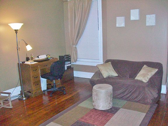3rd image of 525 E Oak St