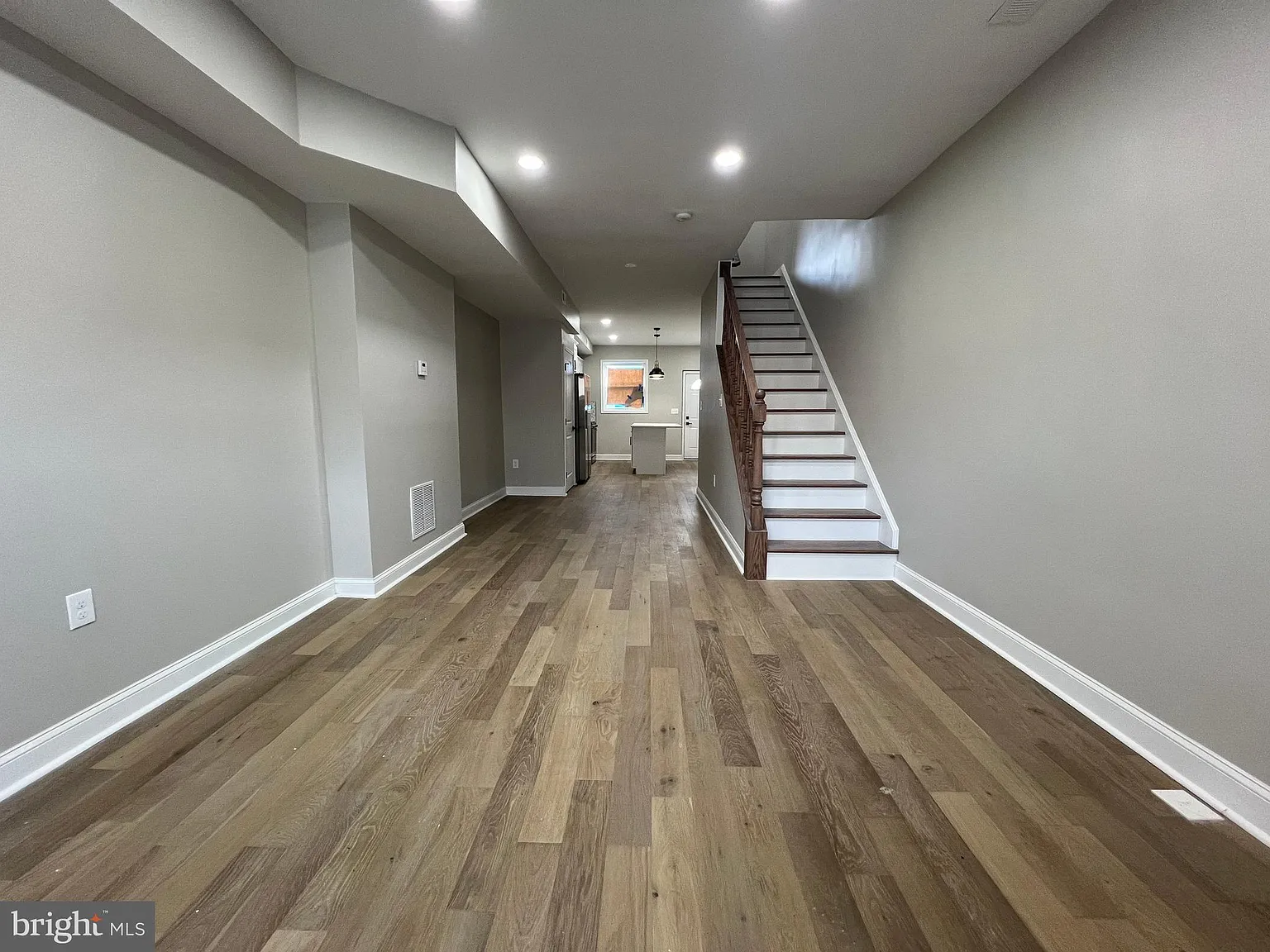 3 bed, 3.0 bath, $2,400 — Photo 4
