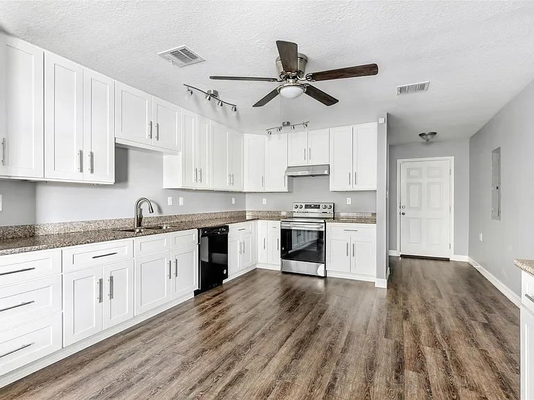 520 E Defee Ave — Photo 12