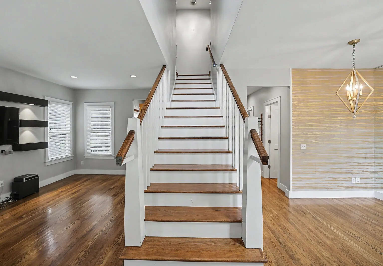 2 bed, 2.5 bath, 1201 sqft, $3,300 — Photo 4