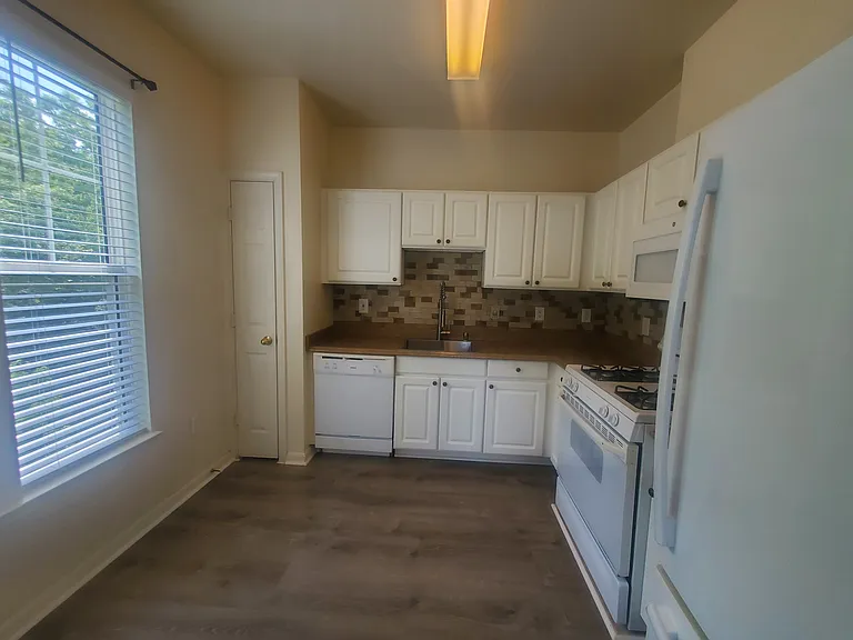 3515 Piney Woods Pl #D202 — Photo 3