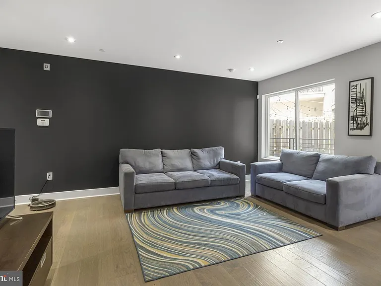 1526 Ridge Ave #1 — Photo 3