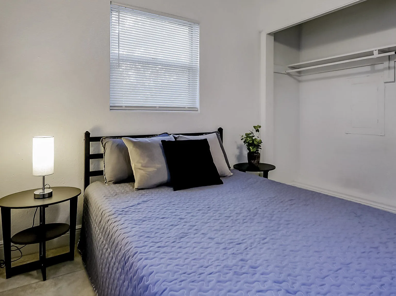4 bed, 1.0 bath, 840 sqft, $927 — Photo 4