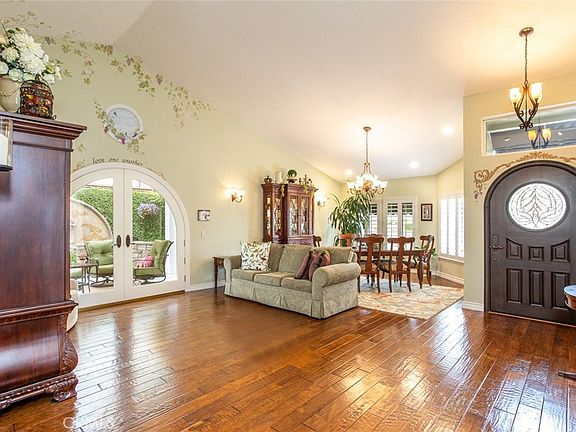 3rd image of 2373 Sloan Dr