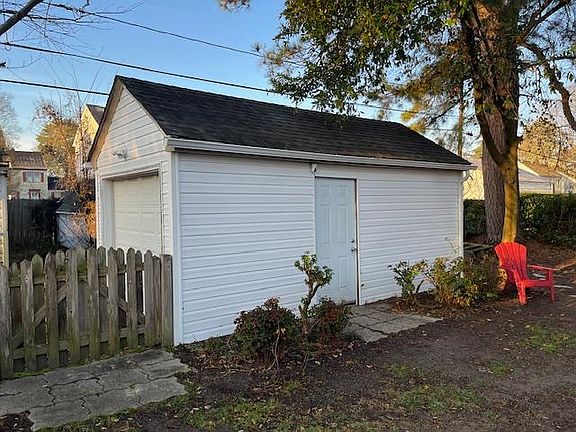 4th image of 411 Sussex Dr