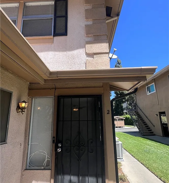 929 W Sierra Madre Ave