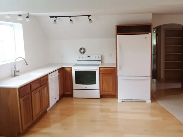 17 Victory Cir, White River Junction, VT 05001