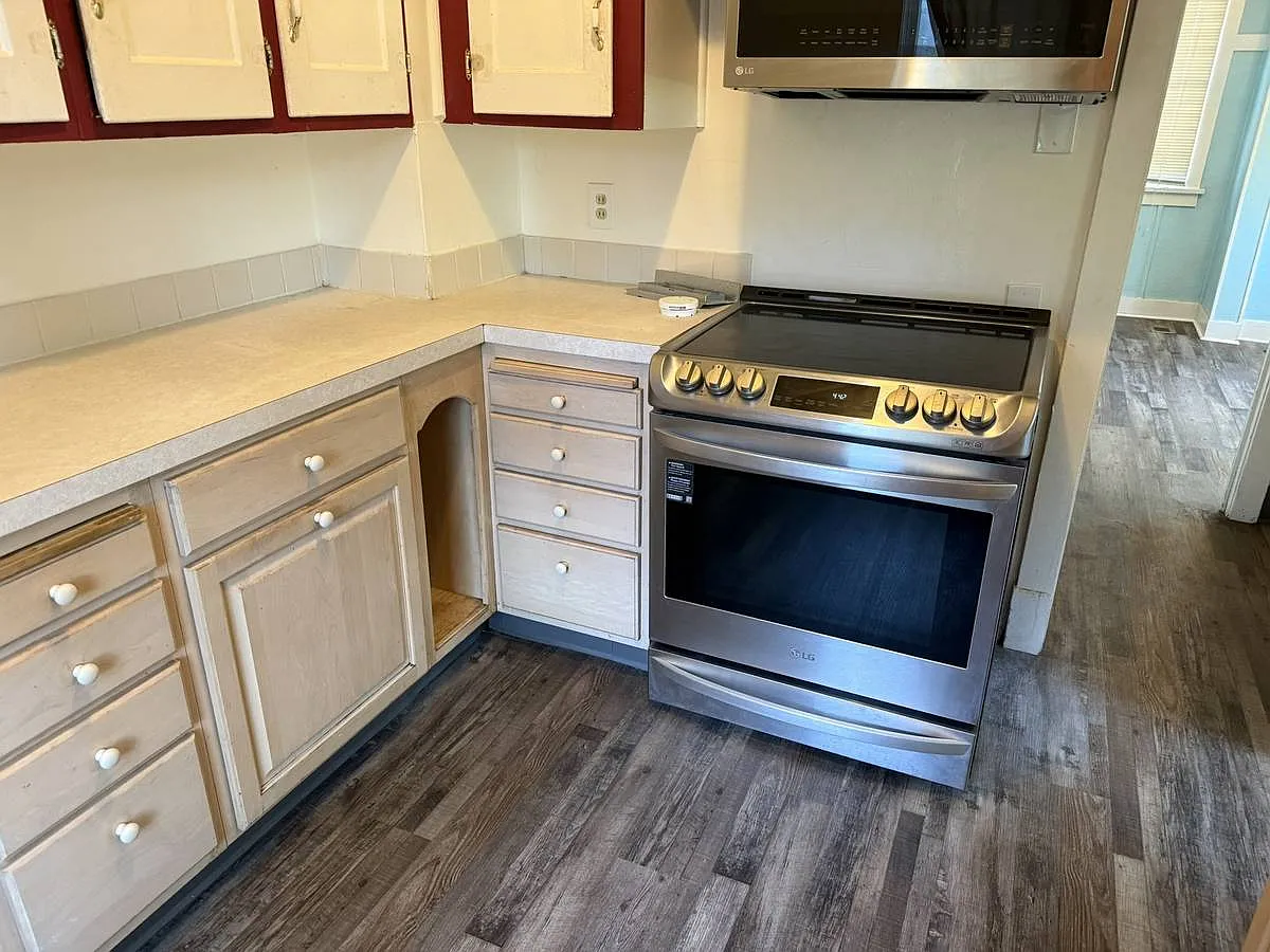 3 bed, 1580 sqft, $2,300 — Photo 4