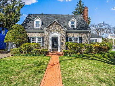 9 Mulberry Avenue, Garden City, NY, 11530