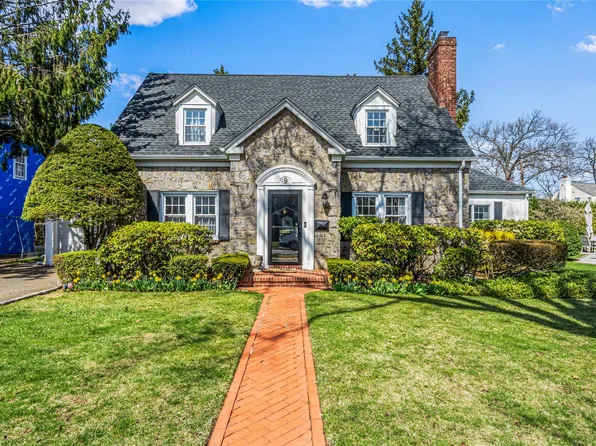 9 Mulberry Avenue, Garden City, NY 11530