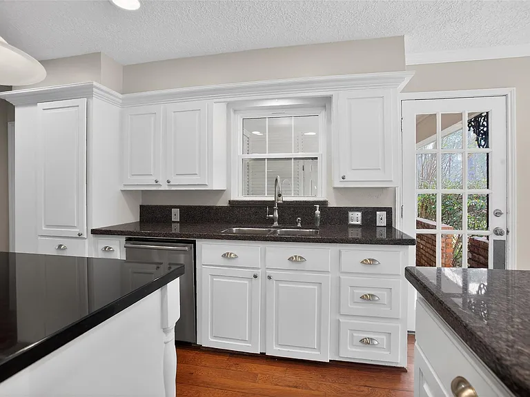 112 Kirkwood Ln — Photo 17