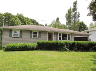 909 Weiland Rd, Rochester, NY 14626