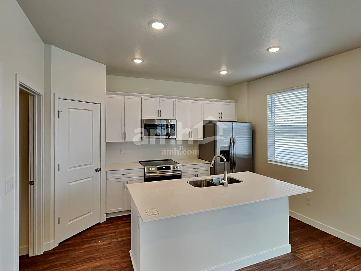 4 bed, 3.5 bath, 2236 sqft, $2,295 — Photo 3