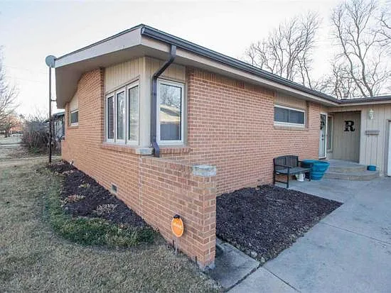1813 N Edgemoor St — Photo 2