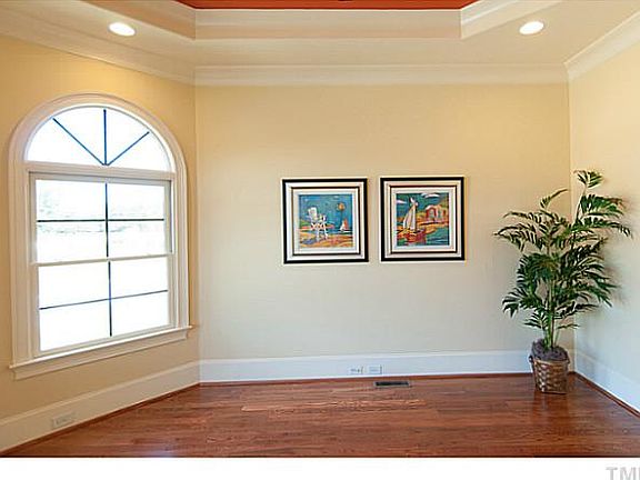 4th image of 10 Cortona Dr